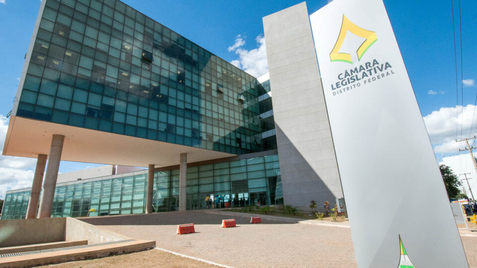 Lei exige certidão de nada-consta em concursos do DF