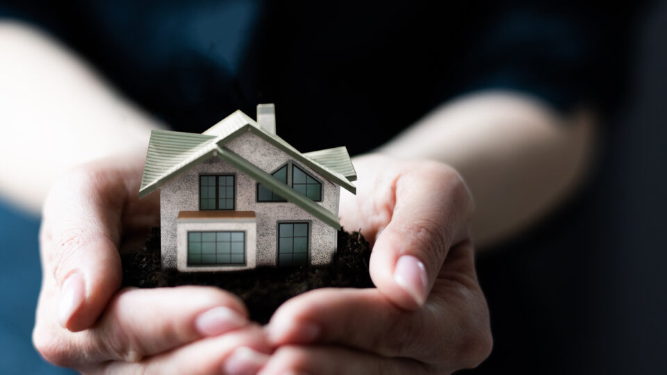 Análise jurídica: é possível a penhora do bem de família para quitar dívida de reforma residencial (REsp 2.082.860 – STJ)