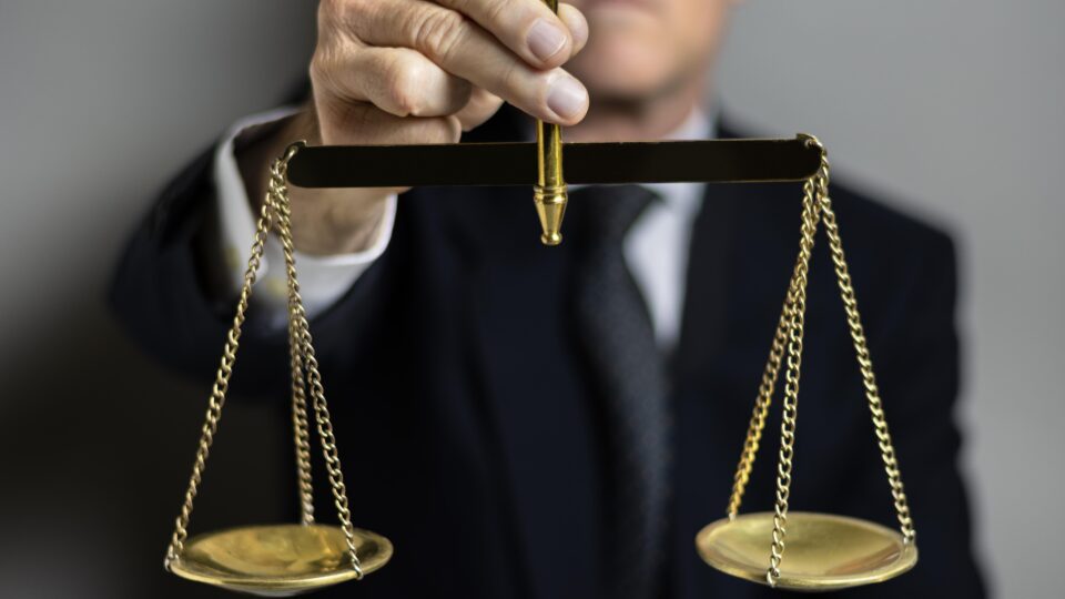 Que crime comete um Magistrado que vende sentenças?
