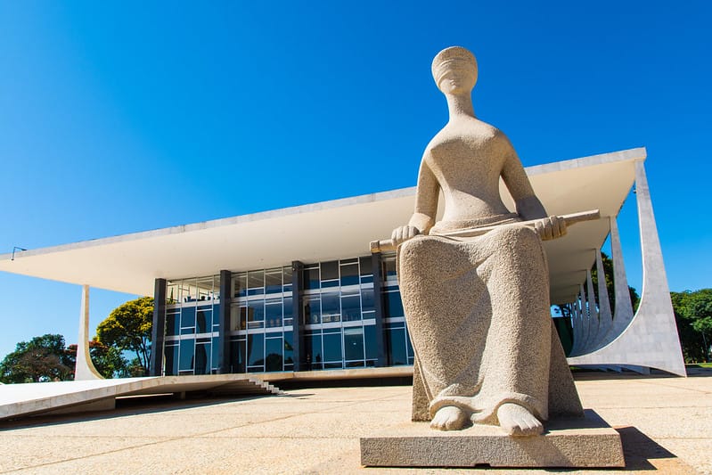 Procurador-Geral afastado por descumprimento de ordens do STF