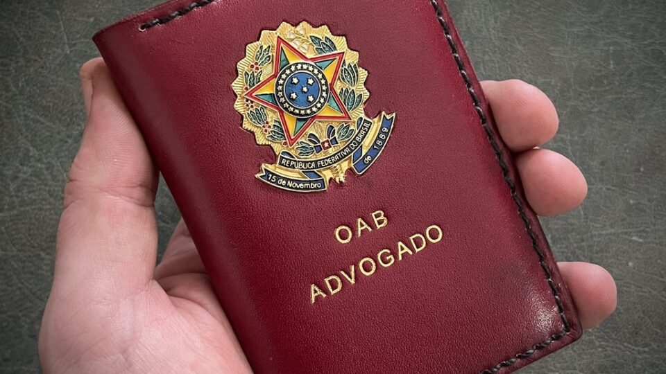 Erro legislativo: STF restabelece prerrogativas dos advogados