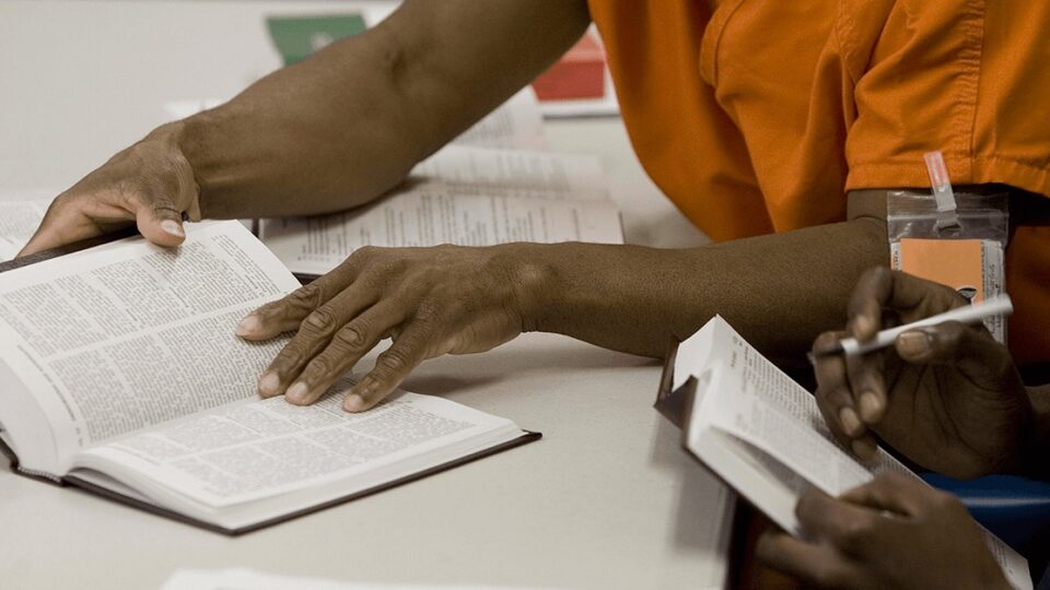 Remição de pena por leitura: critérios e regras do STJ