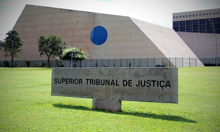 STJ autoriza supressão de sobrenome paterno
