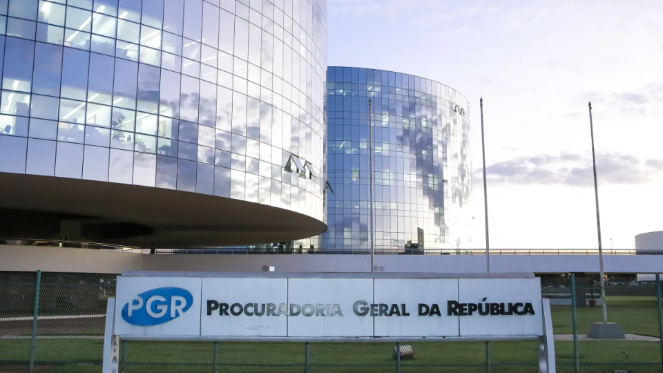 Apenas o PGR pode pedir impeachment de ministros do STF