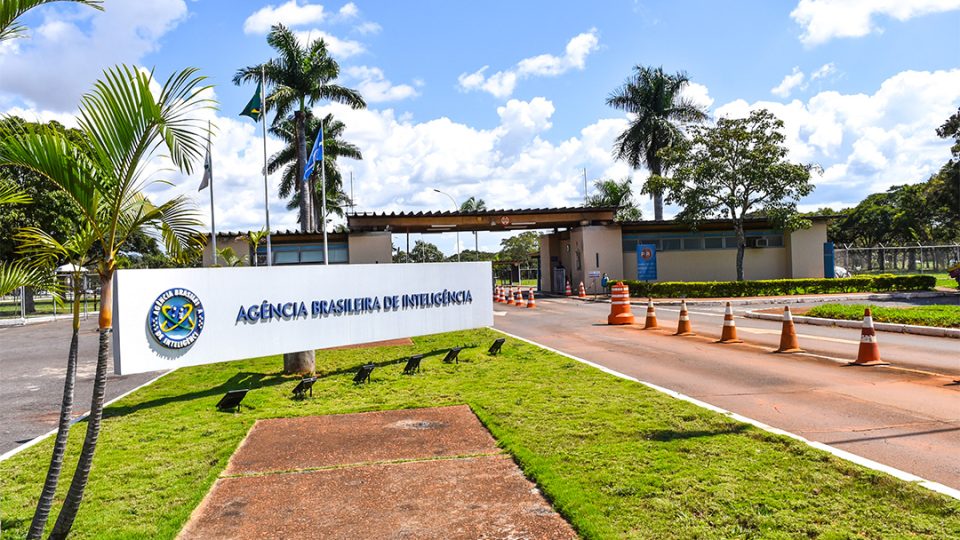O caso Glauber: ABIN abre processo disciplinar contra agente de inteligência e sua identidade é revelada
