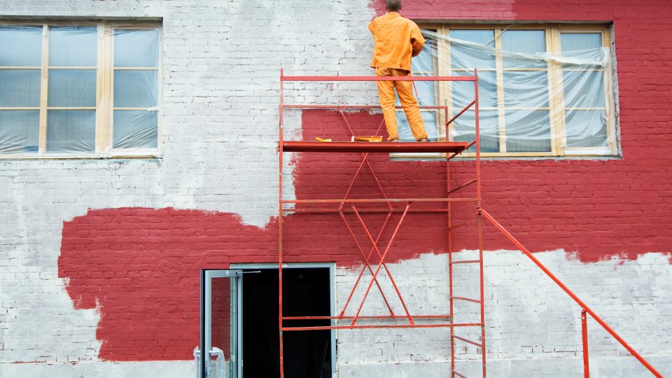 Pintura de prédio público configura abuso de poder político?