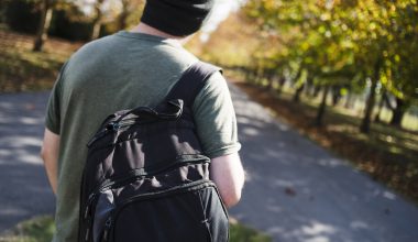 Há consumação do furto ao colocar objetos na mochila?