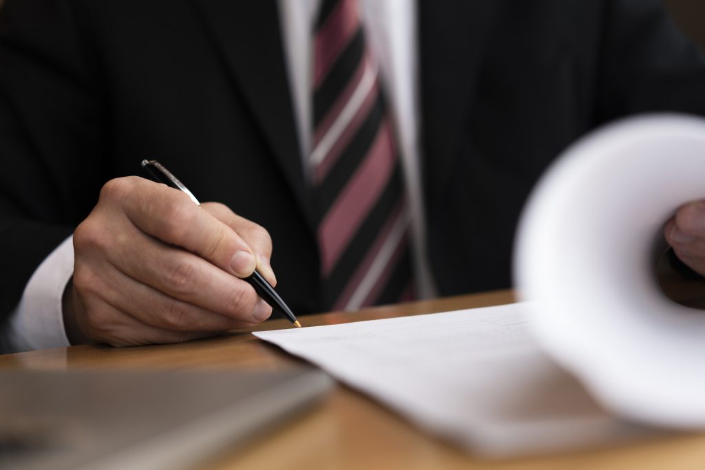 Agravo retido em preliminar de apelação e em contrarrazões?