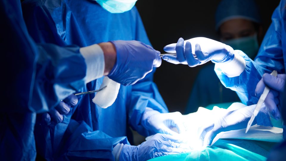 Cobertura de cirurgia de feminização facial por plano de saúde